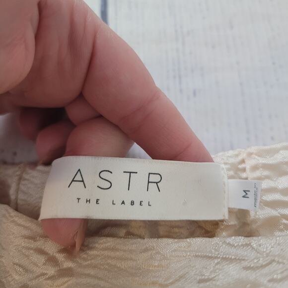 ASTR‎ The Label Women’s Size M Tassia Jacquard Puff Sleeve Crop Top - Picture 6 of 8